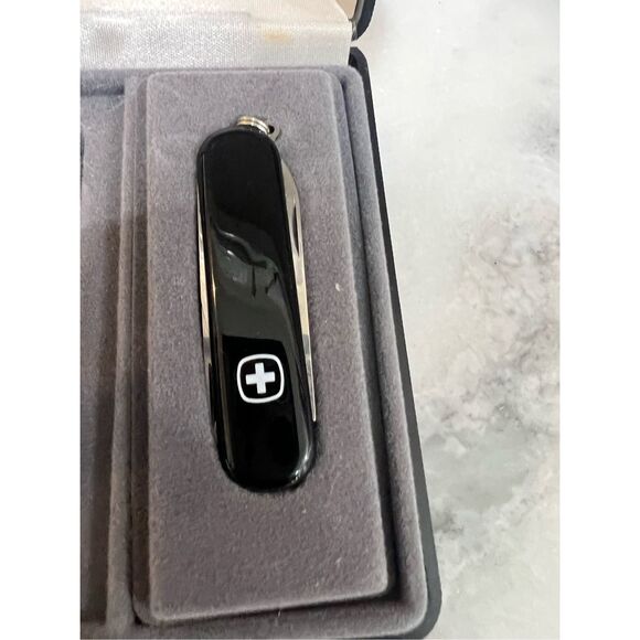 Swiss Military Watch & Knife Gift Set A1754 Quartz Black Dial Swiss Made Boxed - Picture 7 of 11